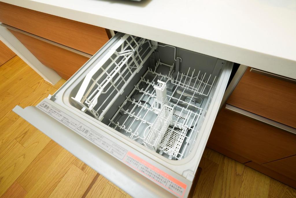 Built-in pull-out dishwasher